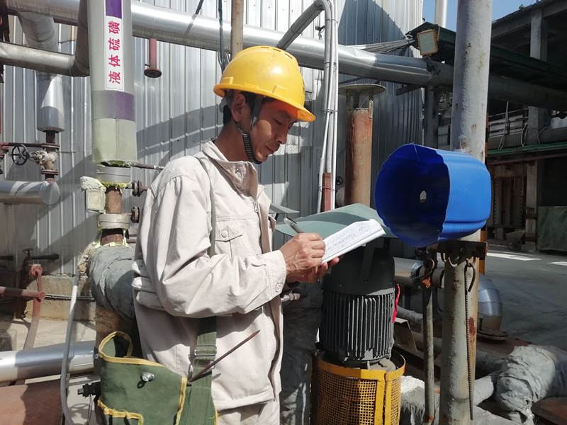 硫酸廠楊兵箭巡檢2_副本.jpg